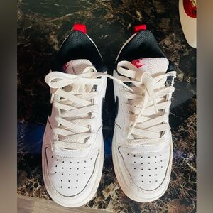 Shoes girl Nike size 4 white ,red,black